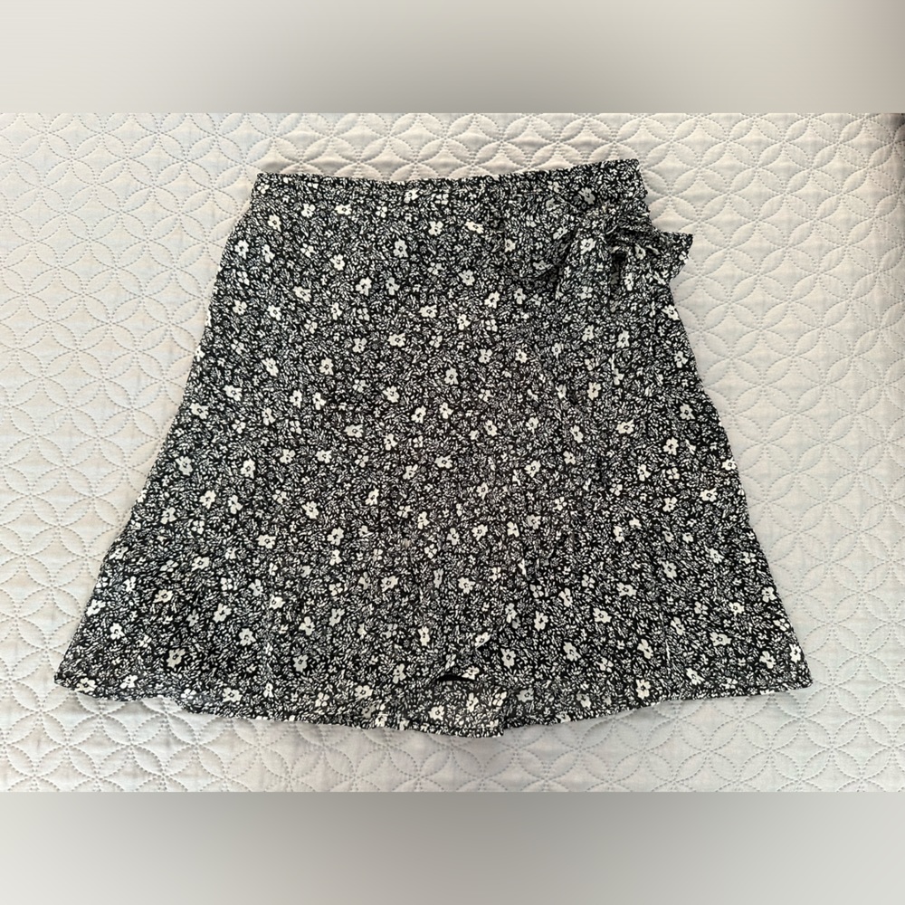 NWT Abercrombie Floral Wrap Skirt
